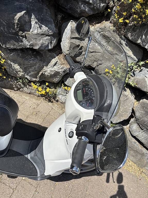 Strasse: Roller Aprilia  – Gebraucht aus Bolligen von sas_2b2f 4