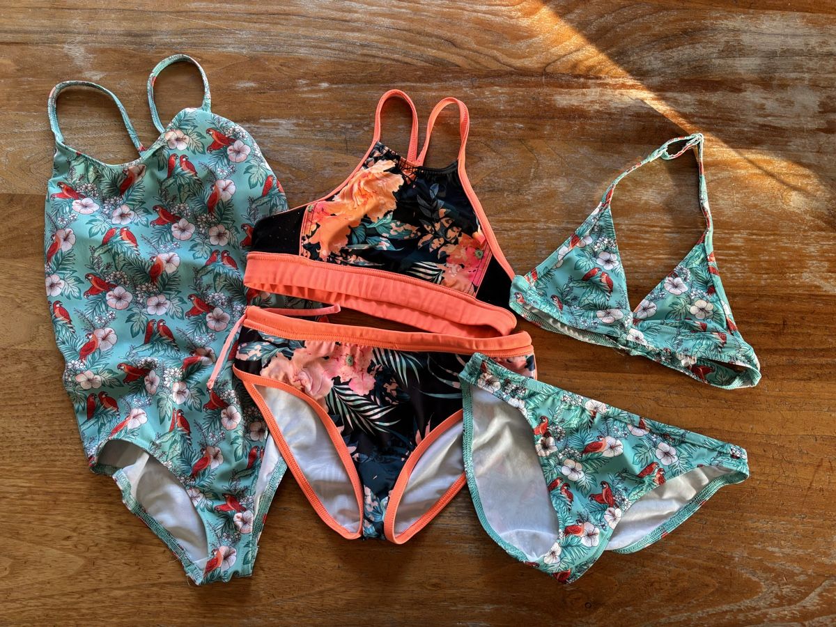 Decathlon Costumi da bagno & Bikini: Badeanzüge 8-9 jährige – Usato da Hinwil venduto da princess_12