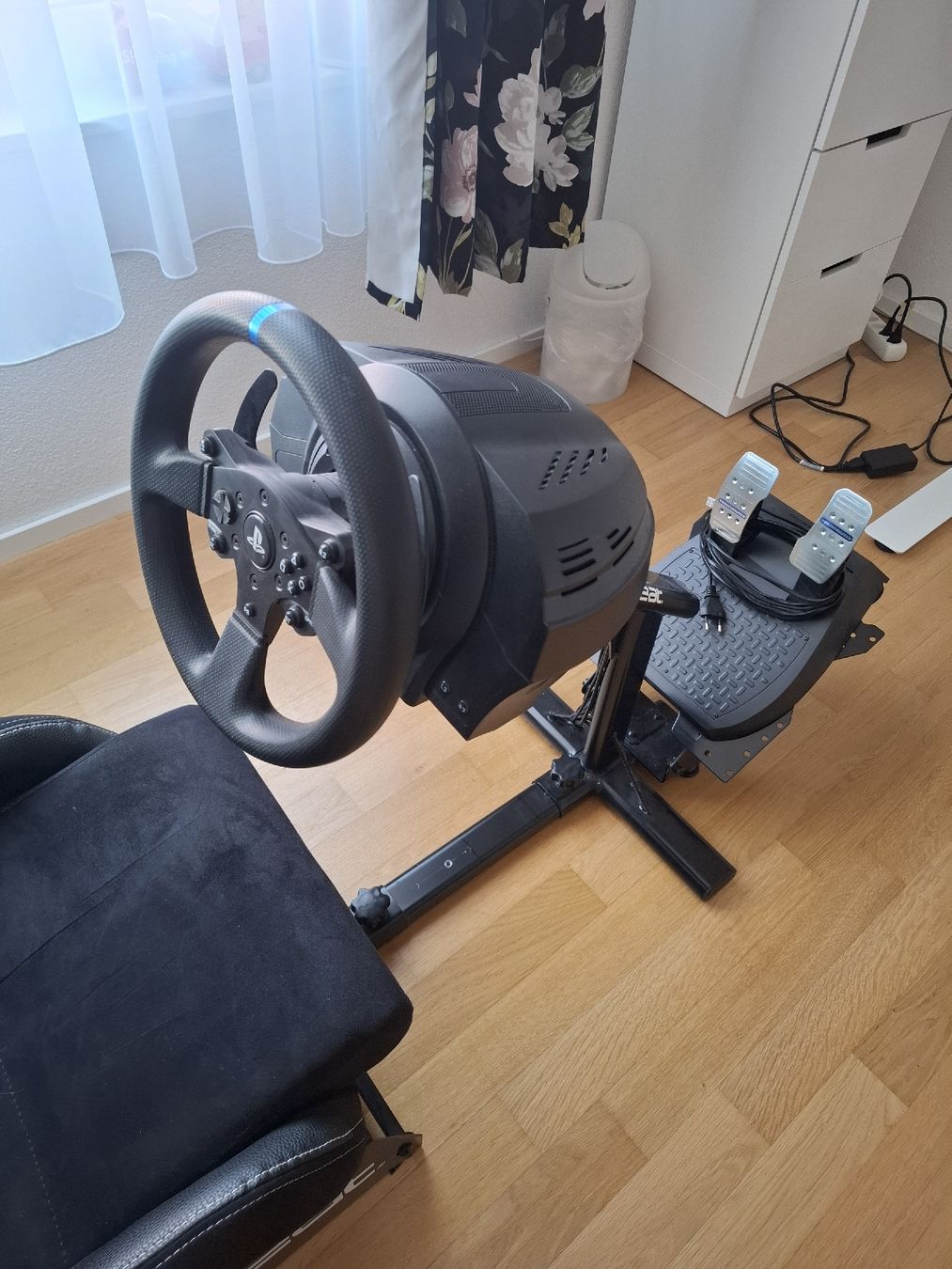 Konsolen: Playseat mit Thrustmaster Ferrari SF1000 Lenkrad – Gebraucht aus Wittenbach von joe_cq7x 1