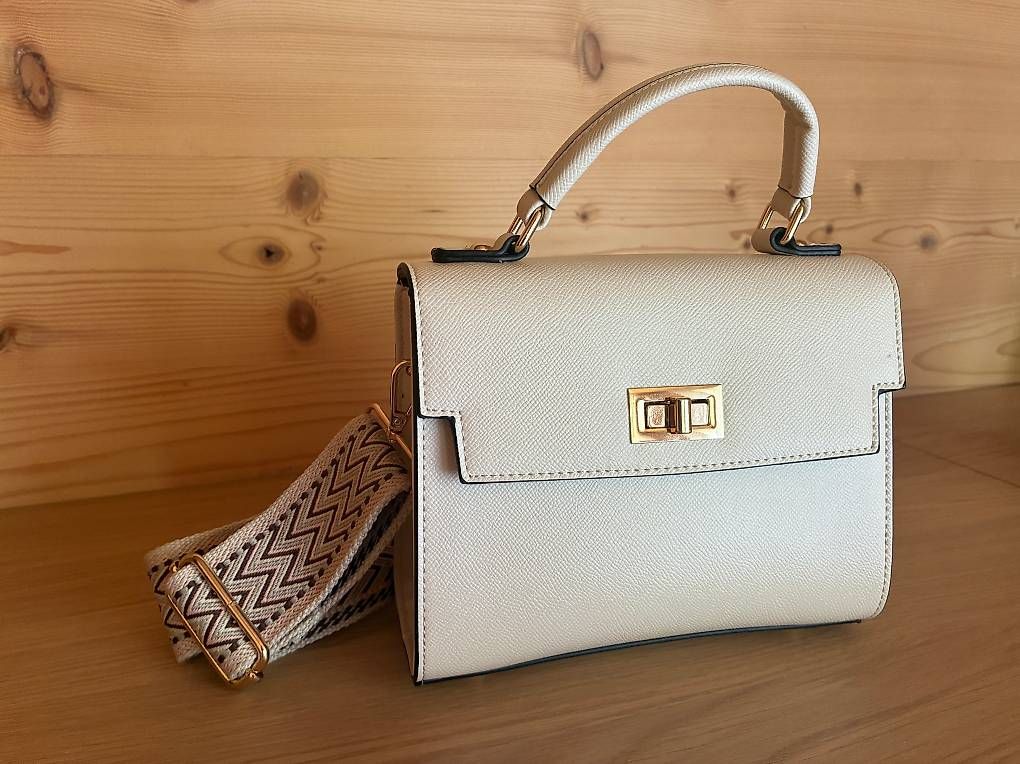 Borse da donna: Handtasche  – Usato da Alpnachstad venduto da sin_v7ms 1