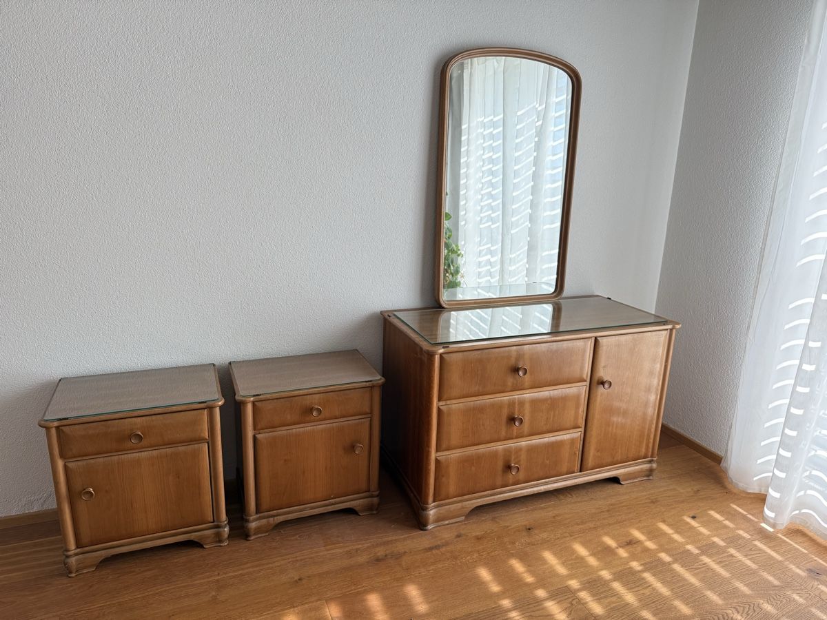 Cassettiere: Möbelset: Kommode mit Spiegel & 2 Nachttische – Usato da Laupen ZH venduto da Jurei