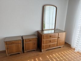 Möbelset: Kommode mit Spiegel & 2 Nachttische