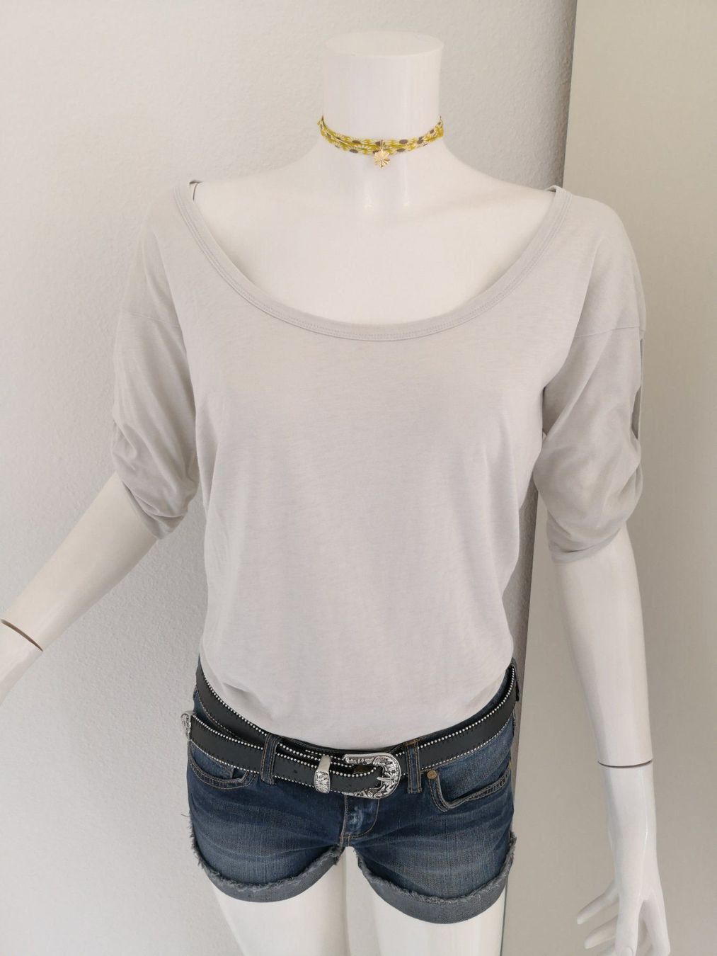 Mango T-shirt: 🤩MANGO LANGARM T-SHIRT HELLGRAU & ARMANI P. – Usato da Olten venduto da Naja-Twins-Twins 2