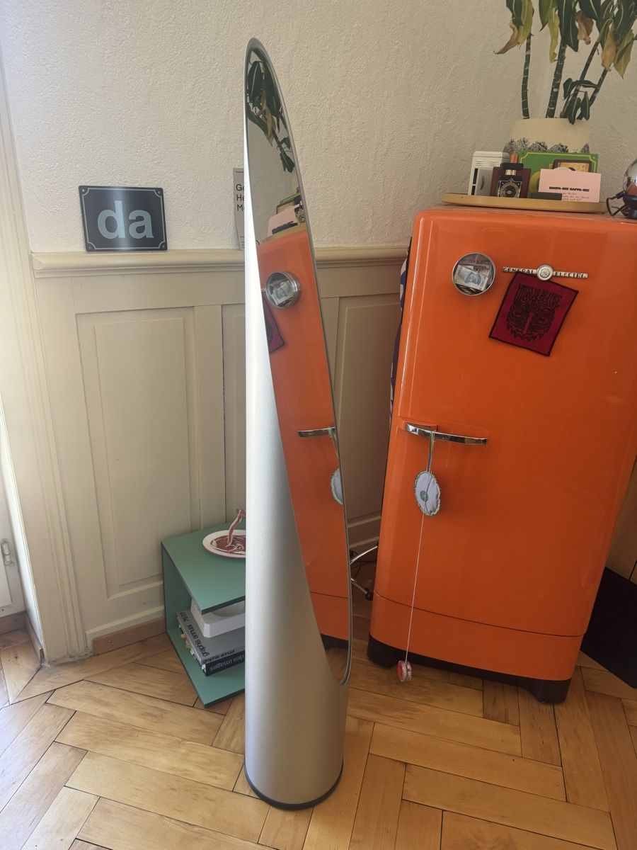 Specchi: Lipstick Spiegel design by Roger Lectal – Usato da St. Gallen venduto da J00rdin