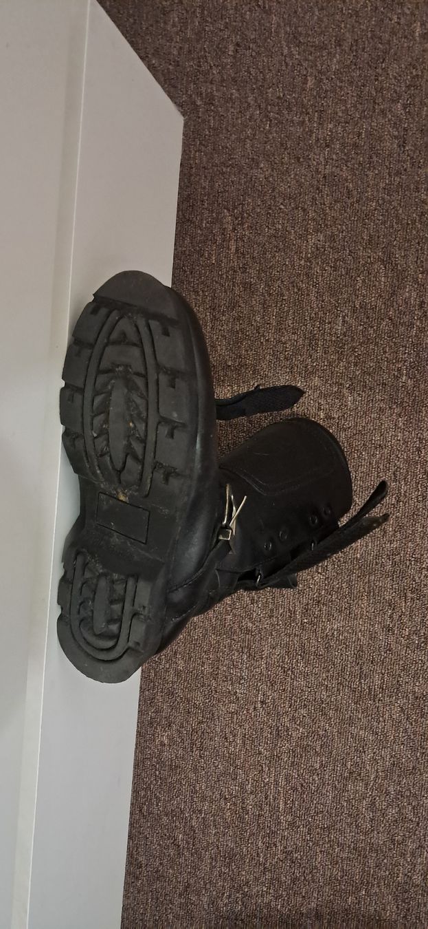 Damenschuhe: neuwertiger Motorradstiefel Gr 39 – Gebraucht aus Gerlafingen von kaple 1