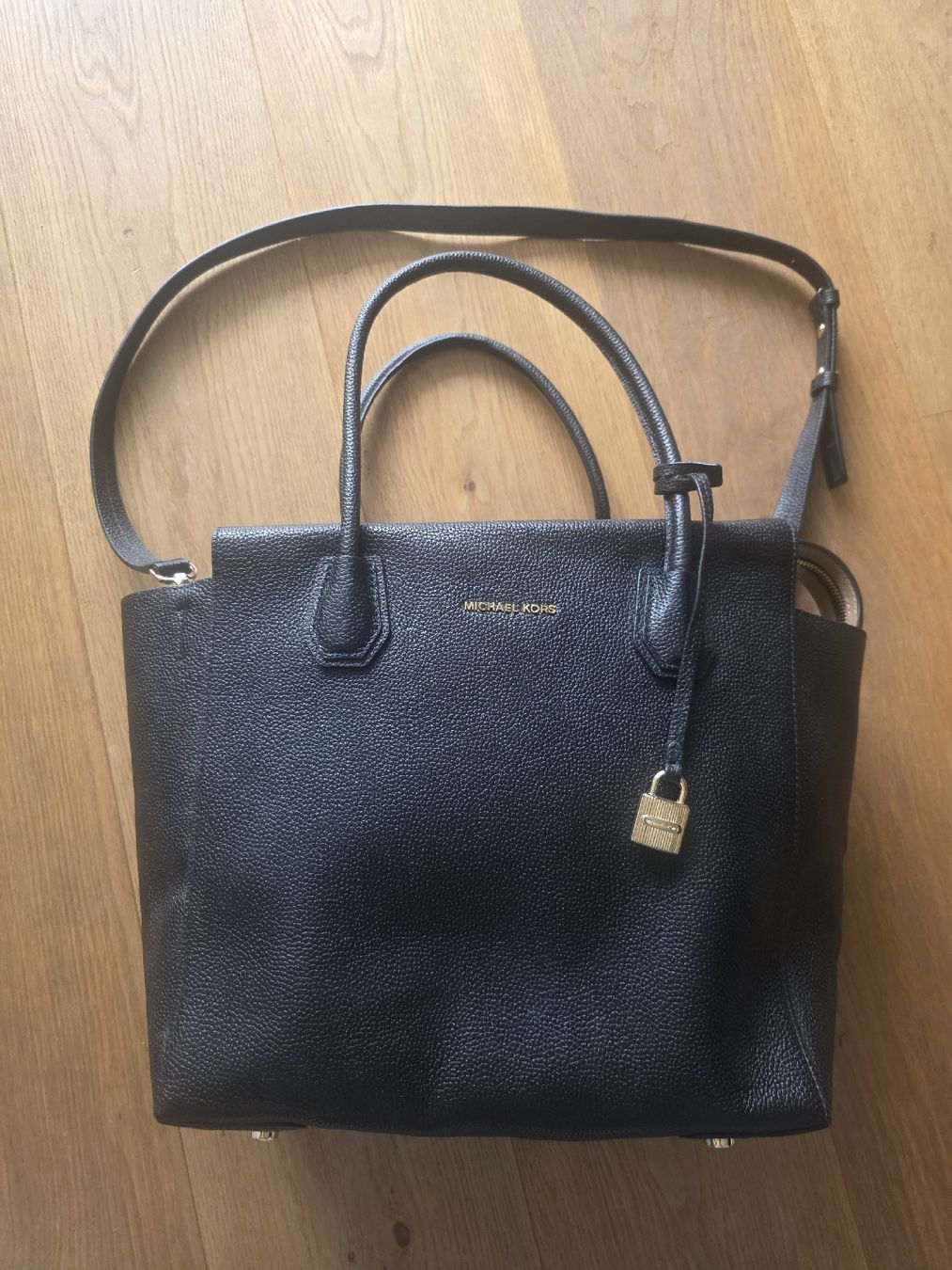 Michael Kors Autres vêtements & accessoires: Michael Kors Handtasche schwarz Leder  – Neuf (Voir description) à Igis par LinPG