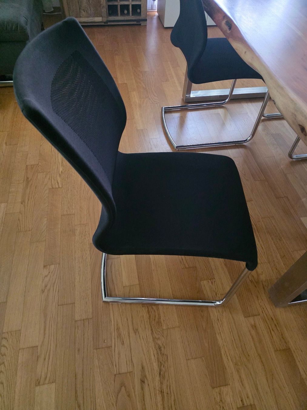 Tischset: Massivholz Esstisch mit 4 Stühle – Gebraucht aus Pfungen von Liviusz 3
