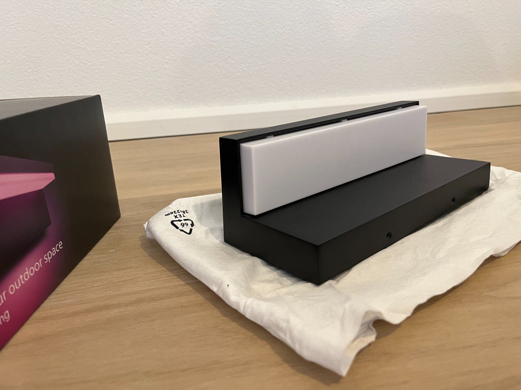 Philips Lampade: Philipps Hue Wall Light Nyro – Nuovo (secondo la descrizione) da Frauenfeld venduto da Hv 2