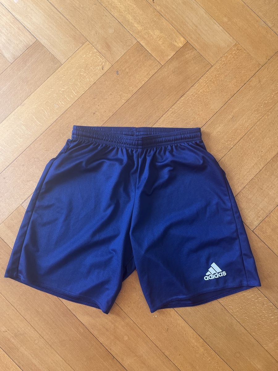 Adidas Pantaloni: Kurze Adidas Hose, Grösse S – Usato da Bern venduto da sosophie