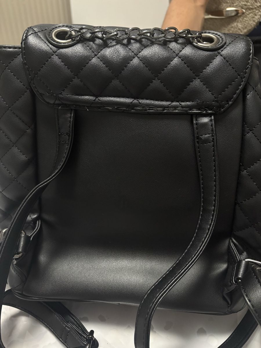 Zaini: Schwarzer Rucksack gesteppt guter Zustand – Usato da Goldach venduto da ale_d56d 4
