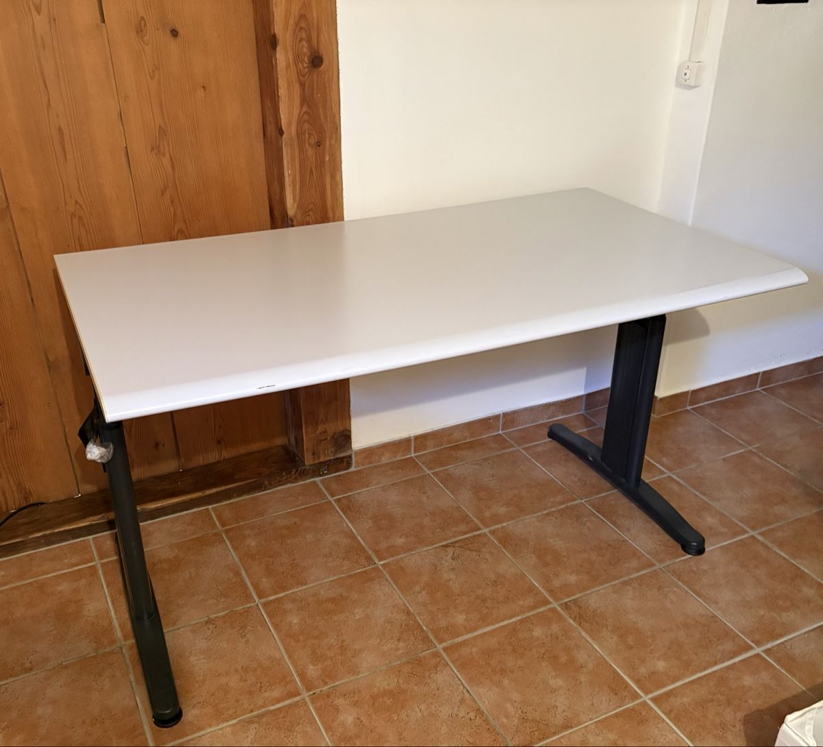 Schreibtische: Schreibtisch, 140x80 – Gebraucht aus Rapperswil SG von lilkate 1