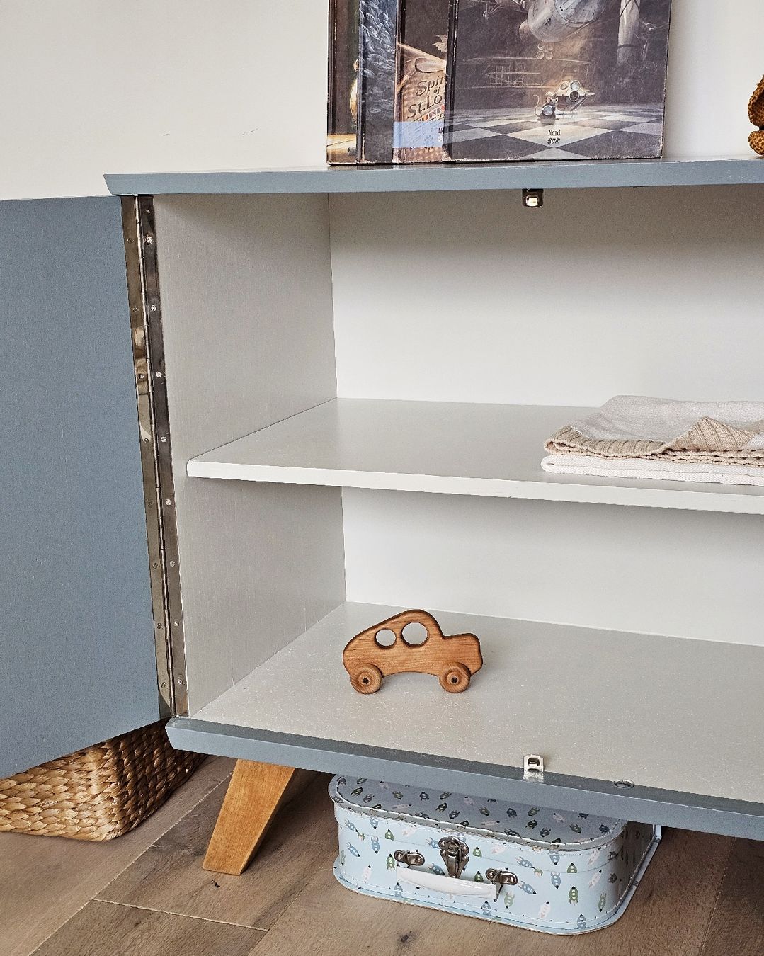 Cassettiere: mid-century/ vintage Kommode/ Sideboard – Nuovo (secondo la descrizione) da Genolier venduto da kids_love_vintage 2