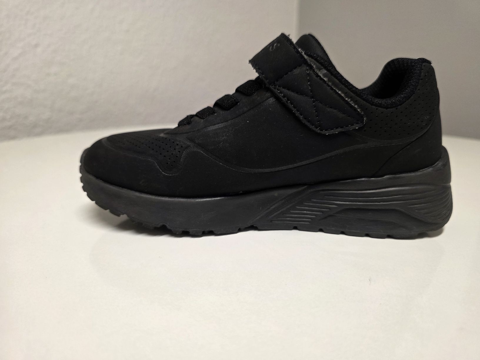 Scarpe per ragazzi: Skechers Kinderschuhe – Usato da Suhr venduto da MrvicaAG 2