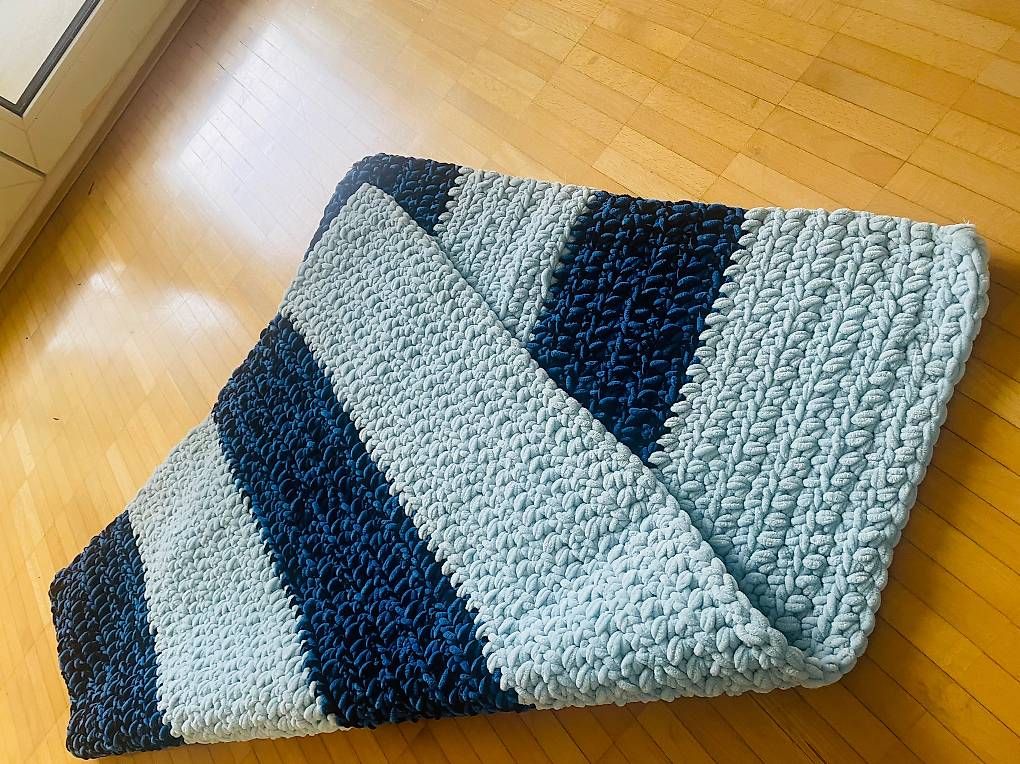 Coperte: Babydecke selbst gehäkelt  – Usato da Binningen venduto da SimoneMinimalism 1