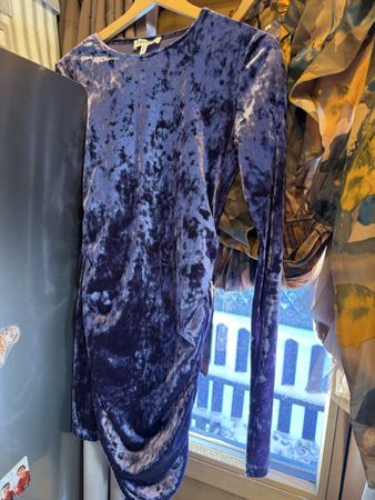 Edited Samtkleid,  violettblau, M-L