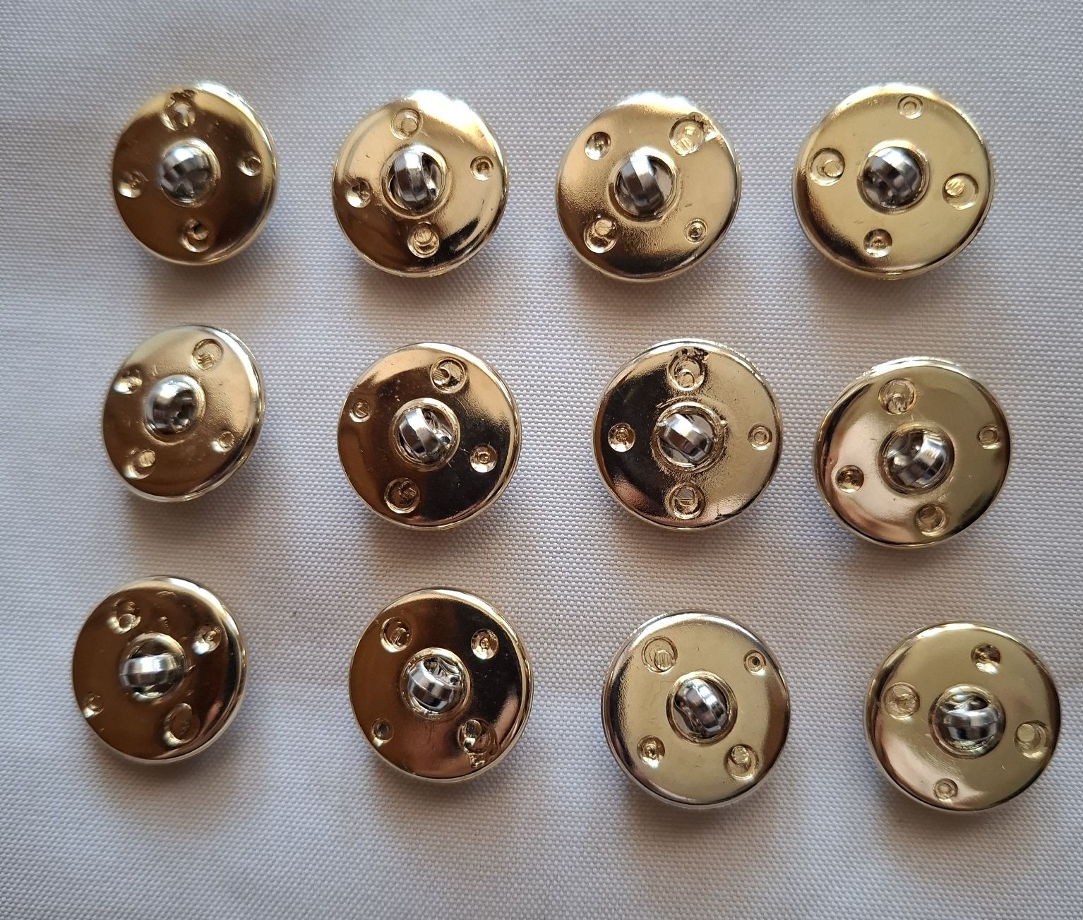 Bottoni: 12 goldfarbene Knöpfe, 20 mm. – Usato da Dietikon venduto da Hirschkopf 2