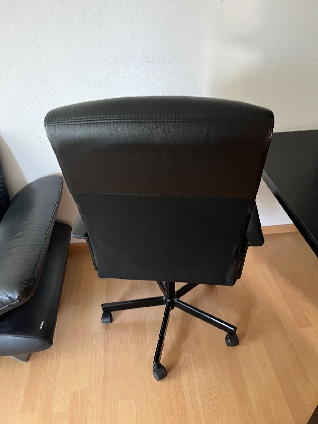 Ikea Sedie: IKEA MARKUS Bürostuhl Kunstleder Schwarz – Usato da Oberwil-Lieli venduto da ram_6mmt 1