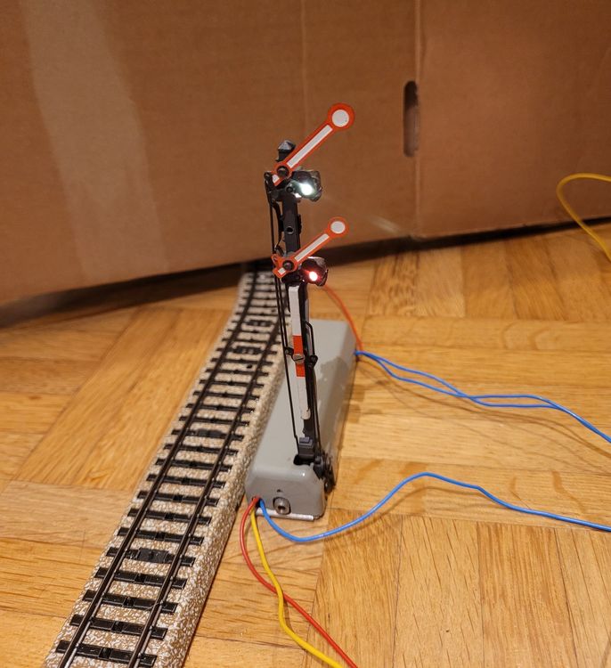 Märklin 76481 Signal lumineux avant avec feu supplémentaire DB mfx H0 - Lokschuppen Berlinski