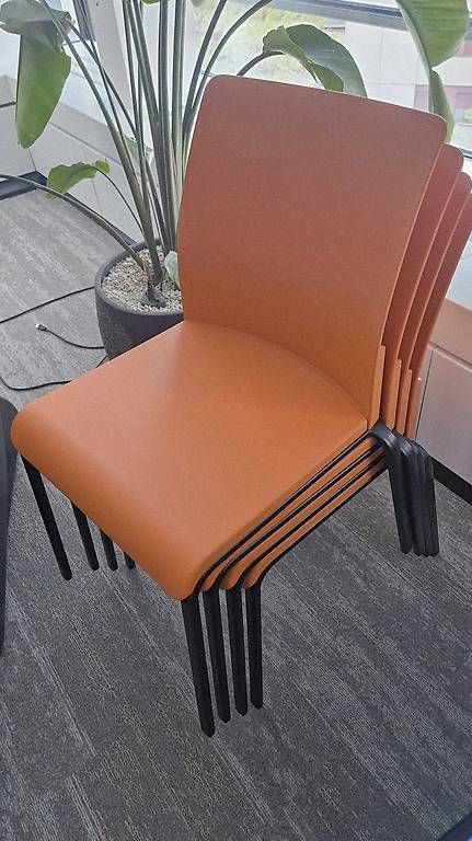 Chaises: Eastside stackable chairs – D'occasion à Zürich par ric_xx9m 3