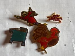 Pins Divers