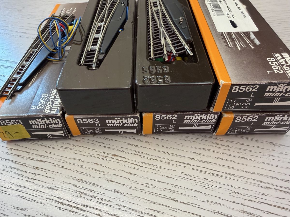 Märklin Modellini di ferrovie: Märklin 4x 8562 4x 8563 Elektromagnetiche Weichen – Usato da Lupsingen venduto da New-Haven 1
