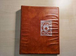 Briefmarkenalbum mit UNO postalisch, hoher Katalogwert