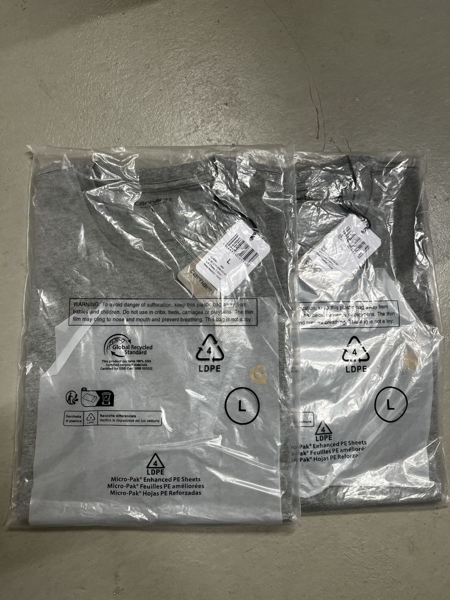 Carhartt T-Shirts: Carhartt Shirts – Neu und originalverpackt aus Zürich von s.akeret