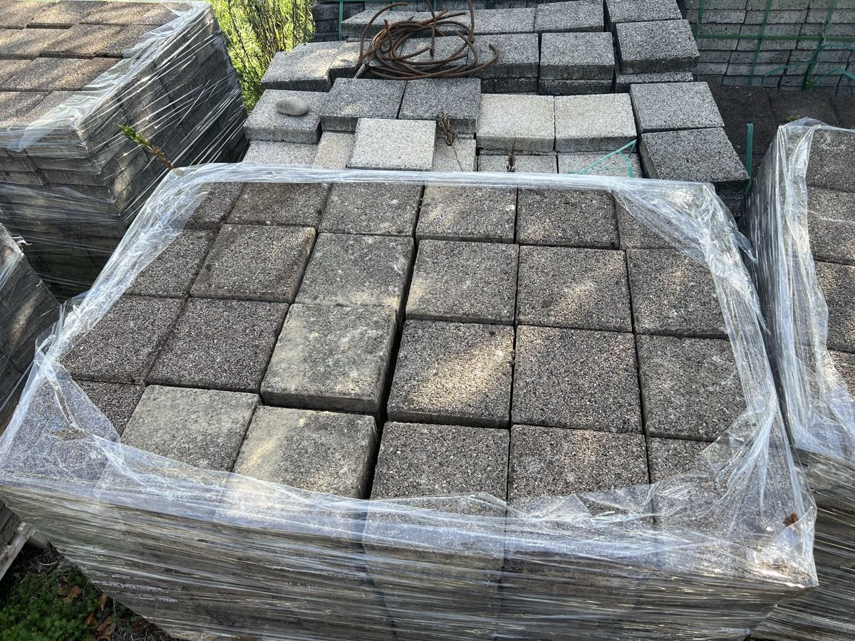 Bodenbeläge: Beton Verbundsteine – Gebraucht aus Aesch BL von strawberry. 2