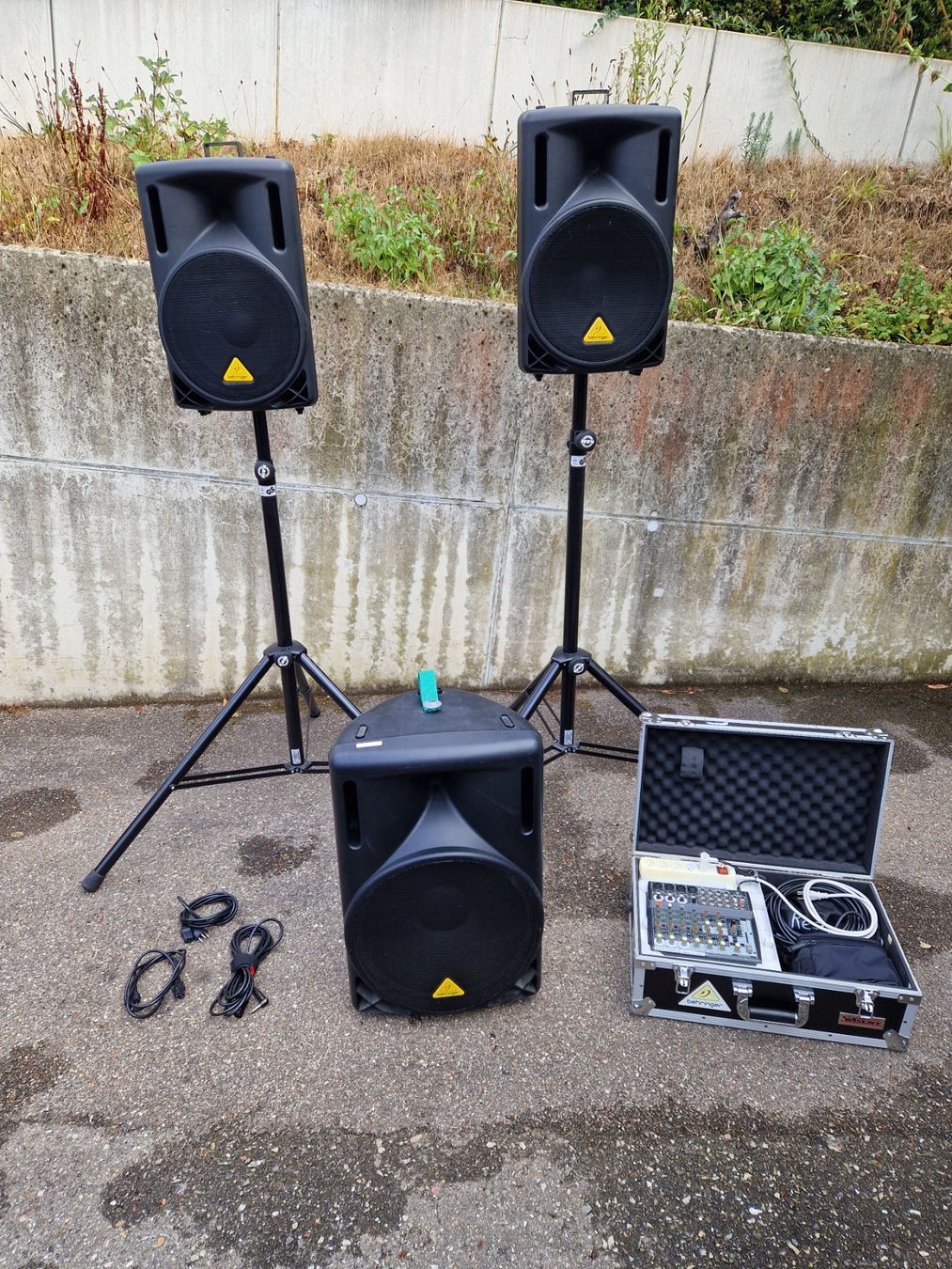 Behringer Console di mixaggio: Behringer PA-/Beschallungs-Set mit Mischpult – Usato da Bubendorf venduto da Funsunfun