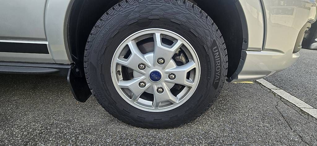 Pneus & Roues: Winterkompletträder/Winterräder Ford Transit  – D'occasion à Bonstetten par Malikm