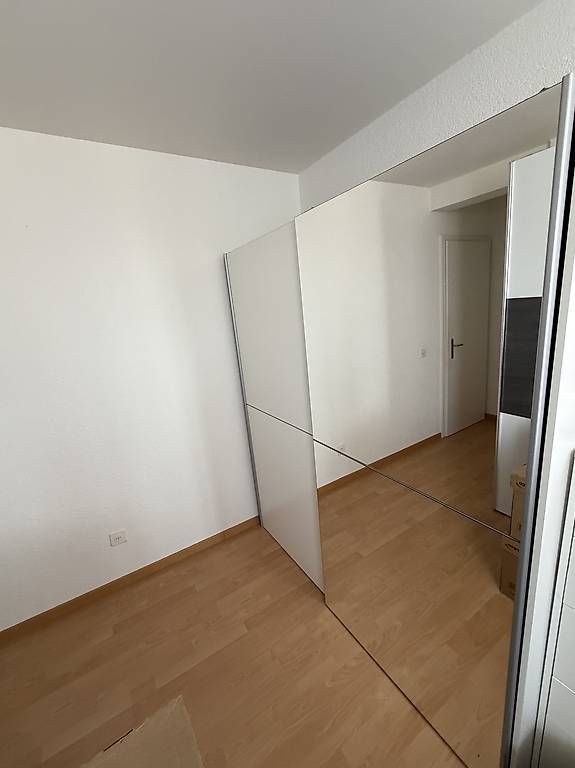 Armoires: Schiebetürschrank gratis abzugeben – D'occasion à Dagmersellen par SabrinaZu
