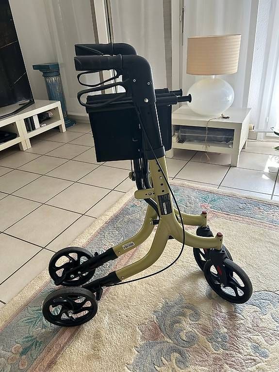 Ausili per la deambulazione: Rollator Déambulateur Uniprodo – Nuovo (secondo la descrizione) da Préverenges venduto da san_2wc2 4
