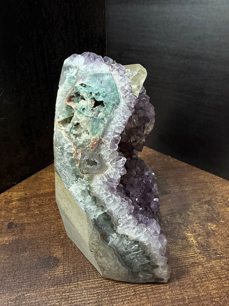 Minerali & Pietre curative: Amethyst Druse mit Calcit – Nuovo (secondo la descrizione) da safenwil venduto da Joi3 3