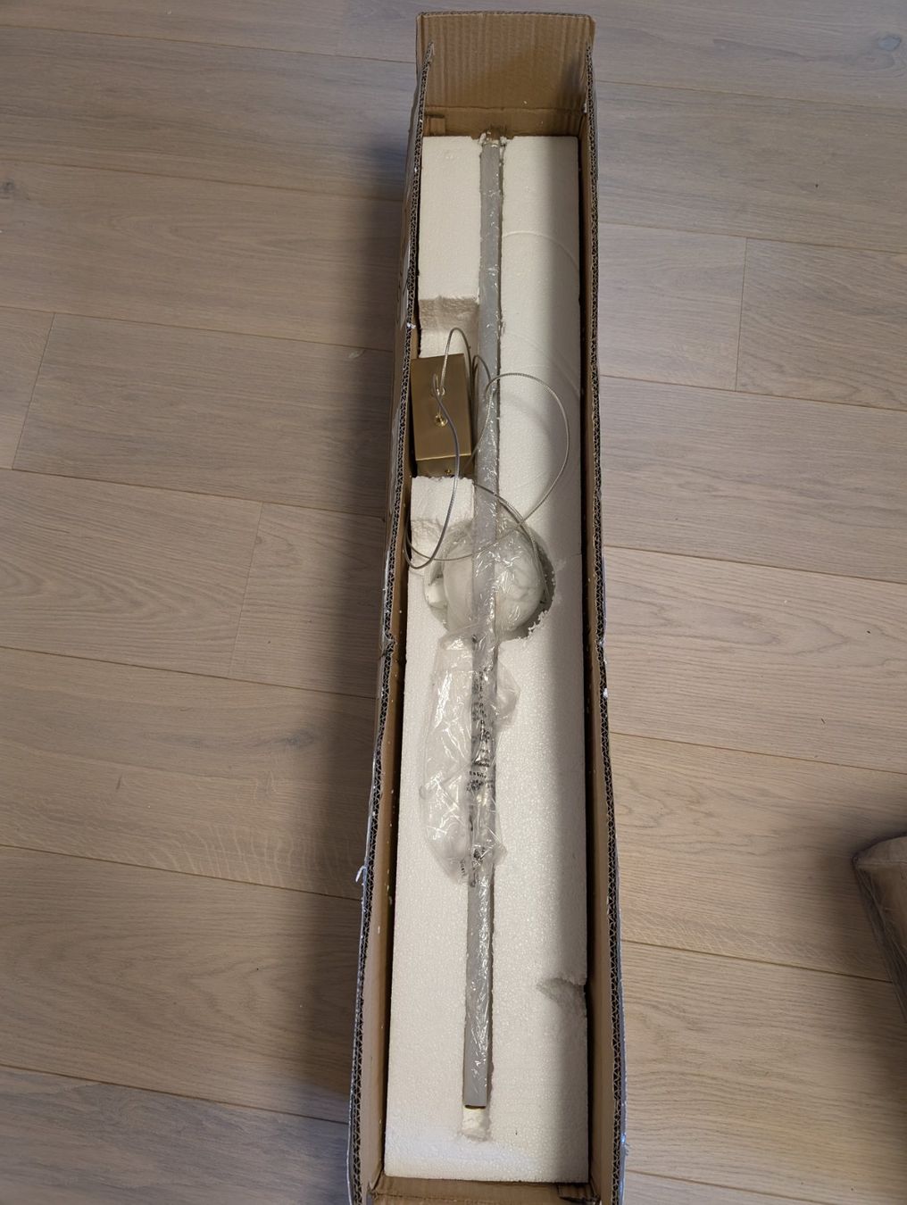 Lampade: Elegant Hanging LED Lamp 1.2 meter long 40W – Nuovo e nell'imballaggio originale da Rüschlikon venduto da leksyk 3