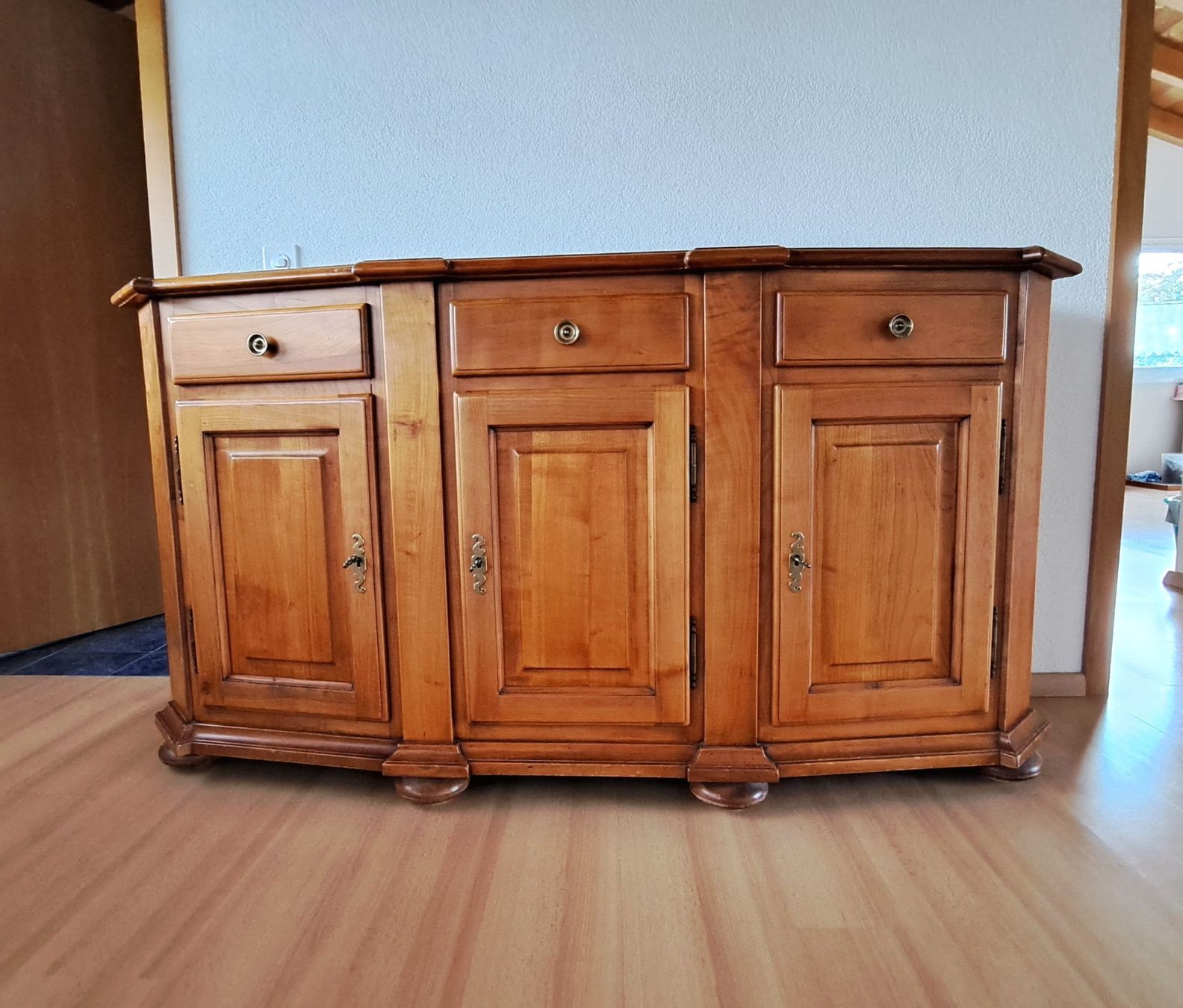 Schönes Sideboard / Kommode aus Kirschbaum-Furnier (Gebraucht) in ...