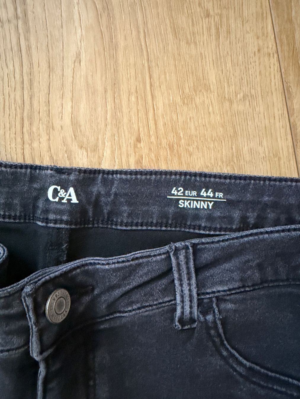 Jeans: Jeans Grösse 42 – Nuovo (secondo la descrizione) da Schübelbach venduto da Sambodscha 1