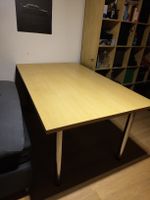 grosser Bürotisch