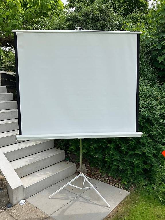Home Cinema: Ecran de projection pour diapositives 146x154cm – Usato da Cologny venduto da Thr5167