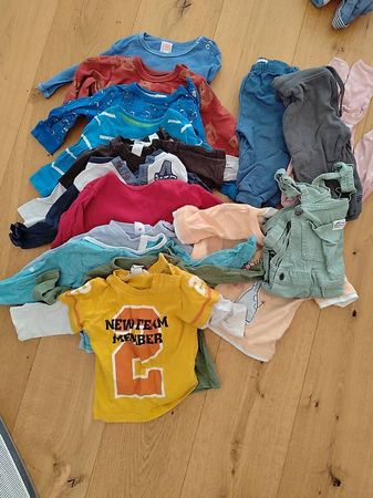 Riesiges Baby-Kleiderpaket Gr. 74/80 über 50 Teile