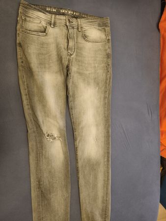 Graue Skinny Jeans, Used Look, Grösse 33/34 - Top Zustand!