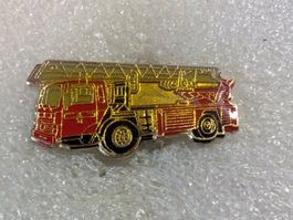 Ansteckpin 129: Feuerwehr Auto LKW