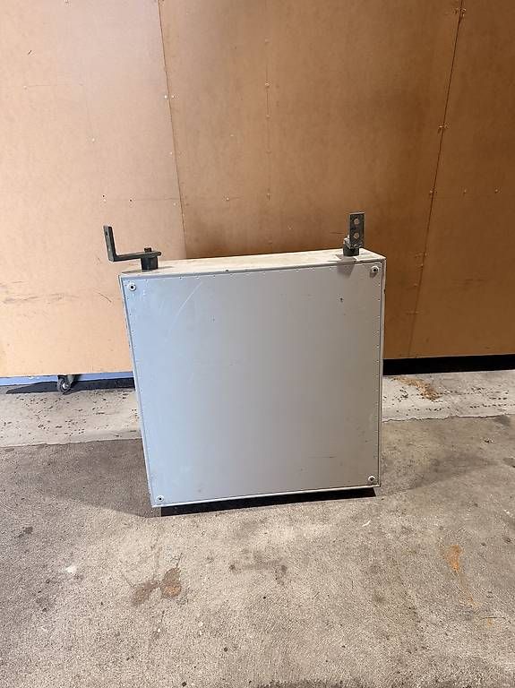 Alimentazione elettrica: Gebrauchter Schaltschrank – Usato da Ufhusen venduto da E30is 1