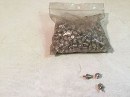 1 Sack voller Metallstifte mit Gewinde / Spikes