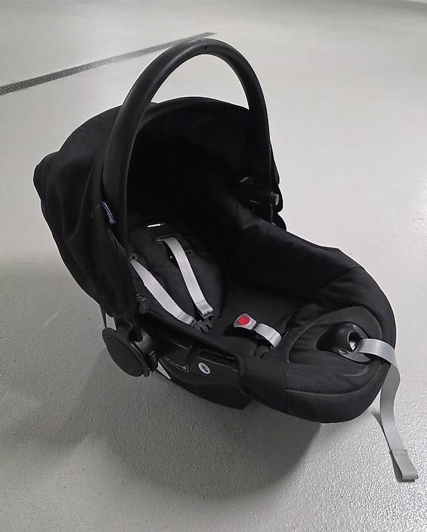 Bauch- & Rückentragen: Chicco Babyschale / Maxi-Cosi 013 kg – Gebraucht aus Embrach von sch_vd7b 1