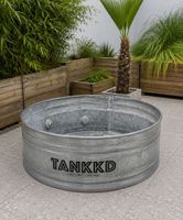 Runder Pool von 'Tankkd mit Filteranlage