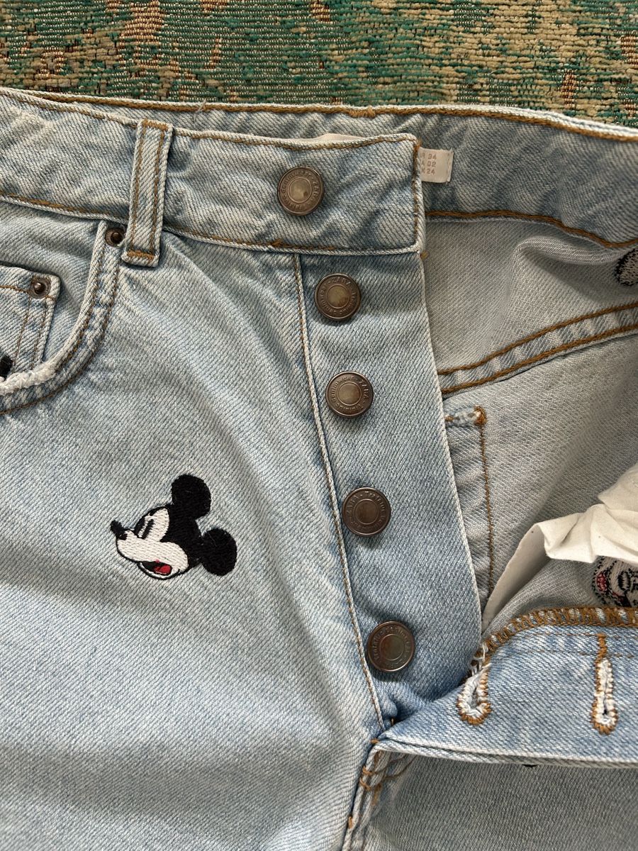 Zara Pantaloni: Short Zara avec Mickey édition limitée Disney – Usato da Sion venduto da cle_8cd5 2