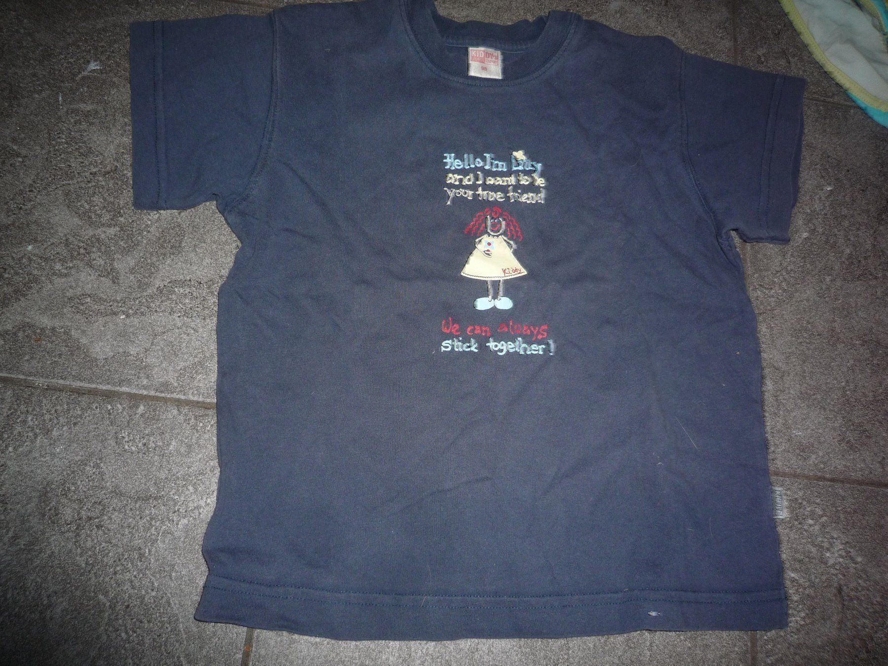 Blouses, T-shirts & Tops: T-SHIRT GR.98 – D'occasion à Andwil SG par schmei