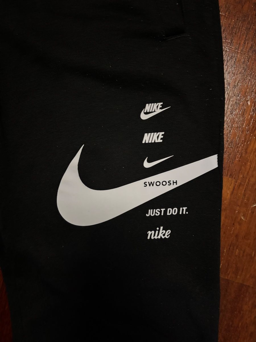 Nike Pantaloni: Nike Jogginghose – Usato da Dättlikon venduto da Cocco2 2