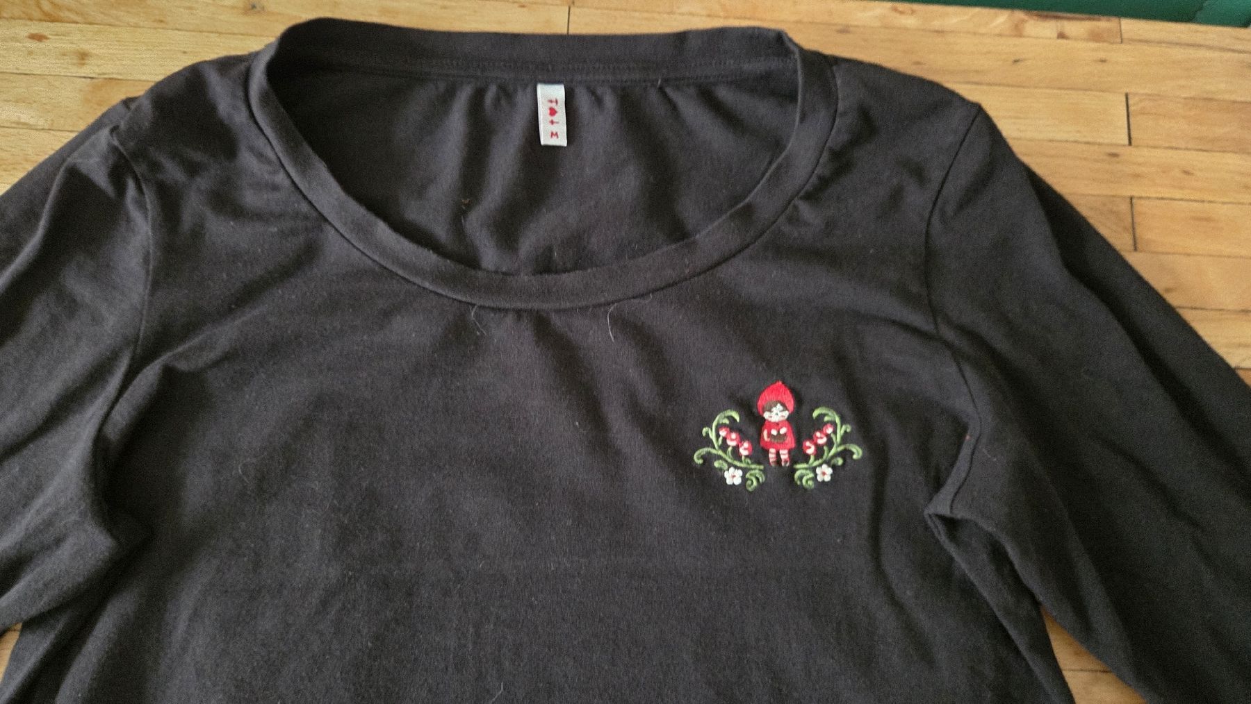 Blutsgeschwister Maglioni & Felpe: Blutsgeschwister Langarmshirt – Usato da Winterthur venduto da sandi99