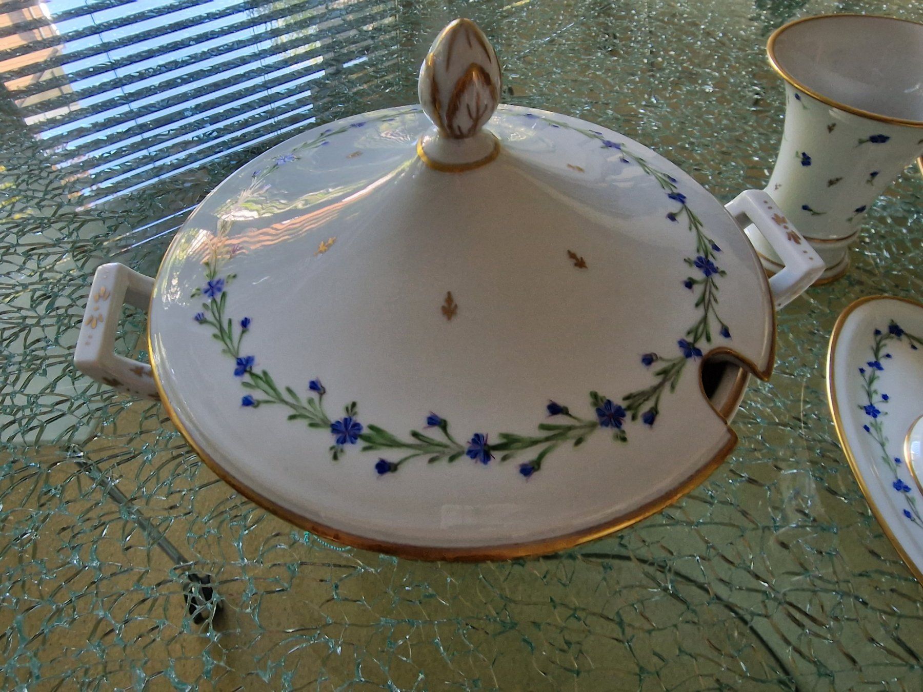 Set di piatti: Service de Table dessin Nyons 18ème – Usato da Cheseaux-sur-Lausanne venduto da D.A.O. 7